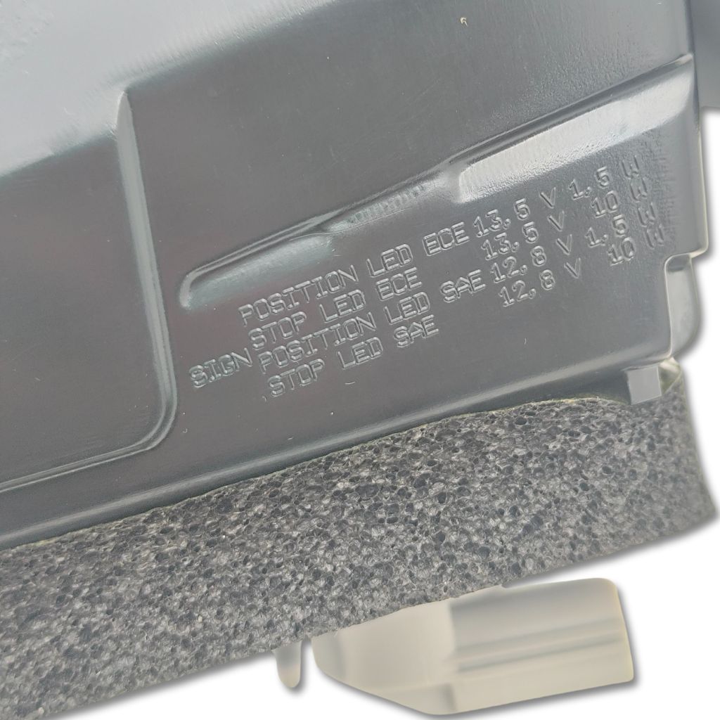 Land Rover Fanale Posteriore Stop e Freccia Destro OEM LR101699